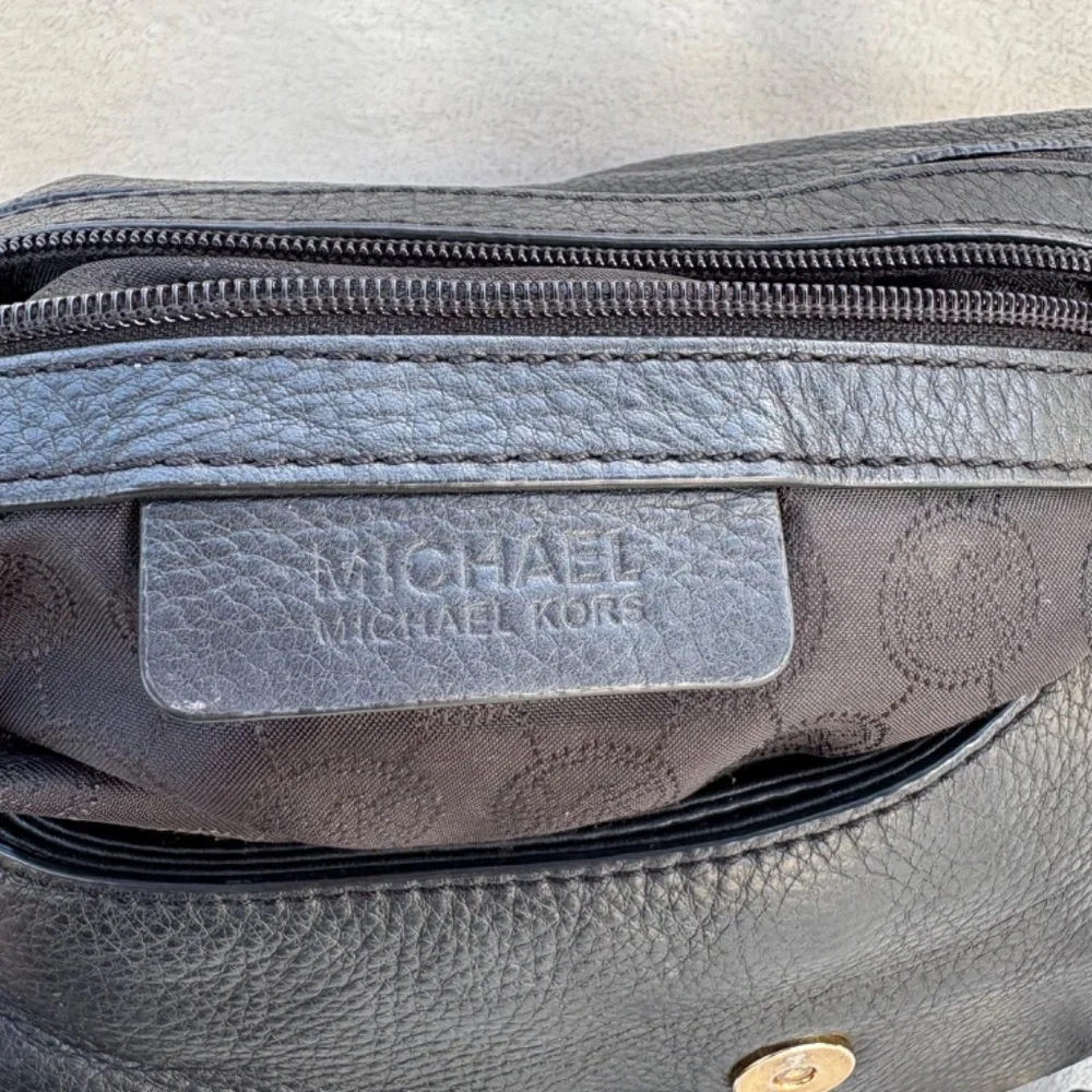 Michael Kors Bedford Black Pebbled Leather Crossbody Bag Gold Hardware‎ Tassel